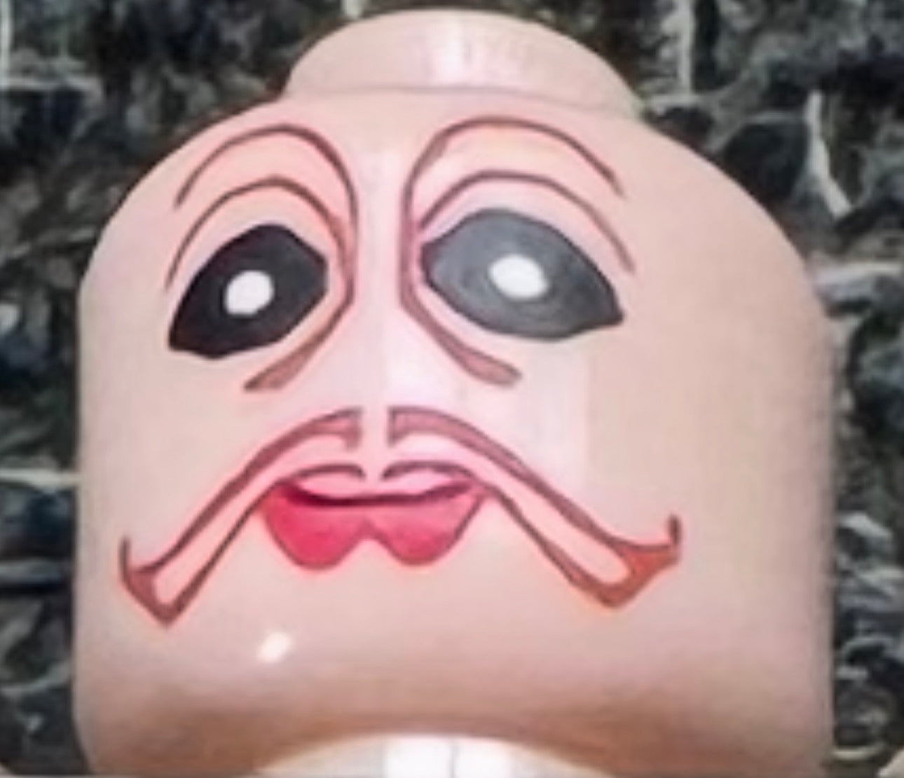nīn nəm head